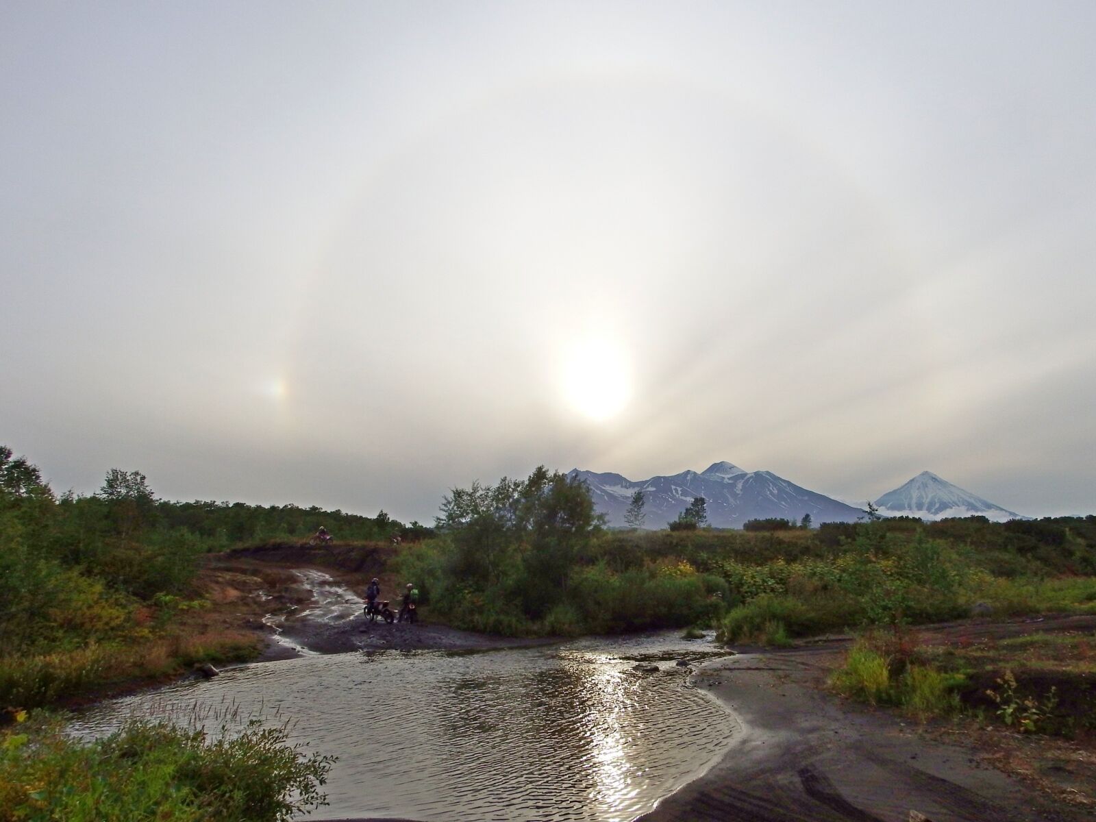 Fujifilm FinePix S1 sample photo. Halo, sunshine, volcanoes photography