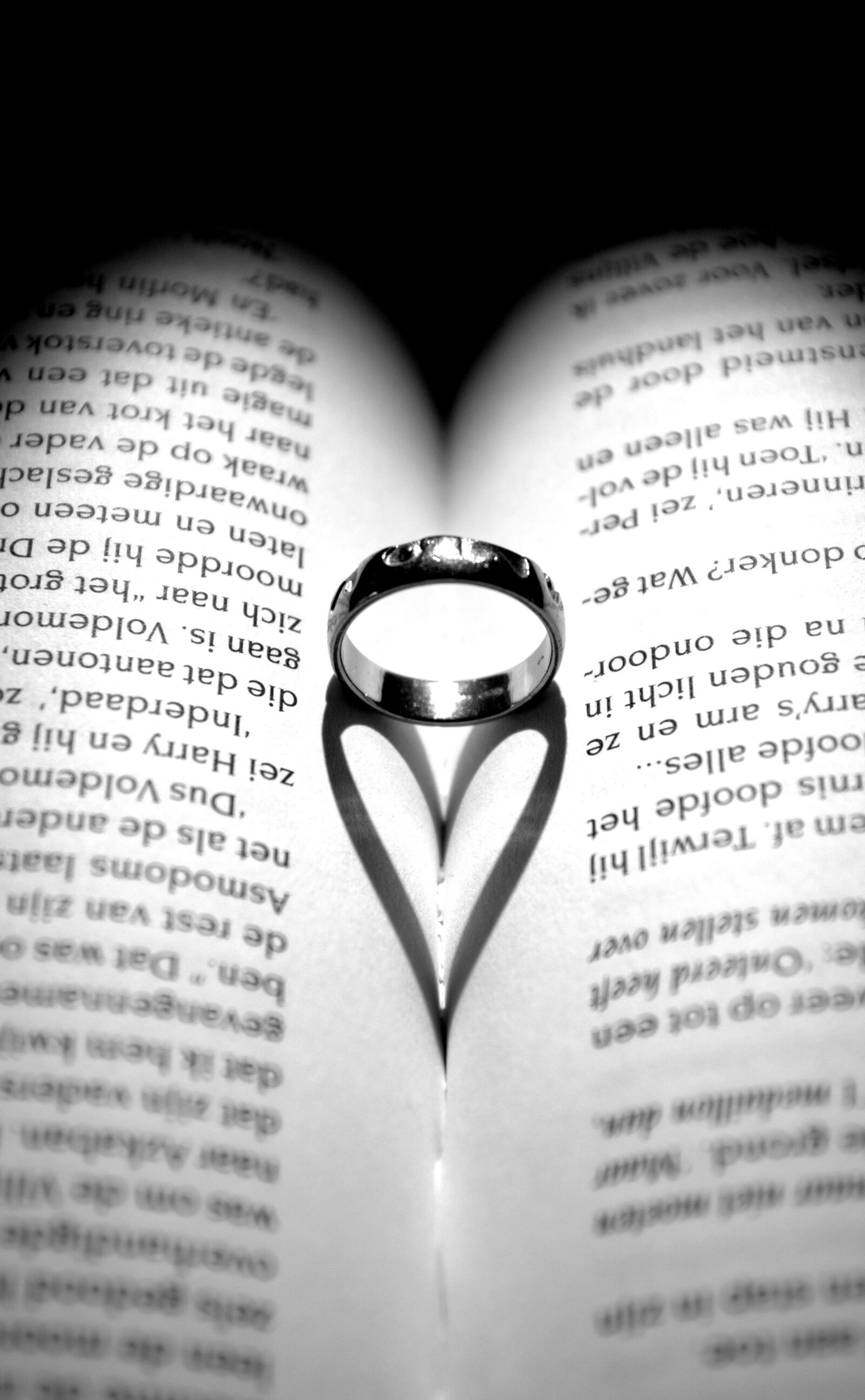 Canon EOS 750D (EOS Rebel T6i / EOS Kiss X8i) sample photo. Ring, heart, shadow photography