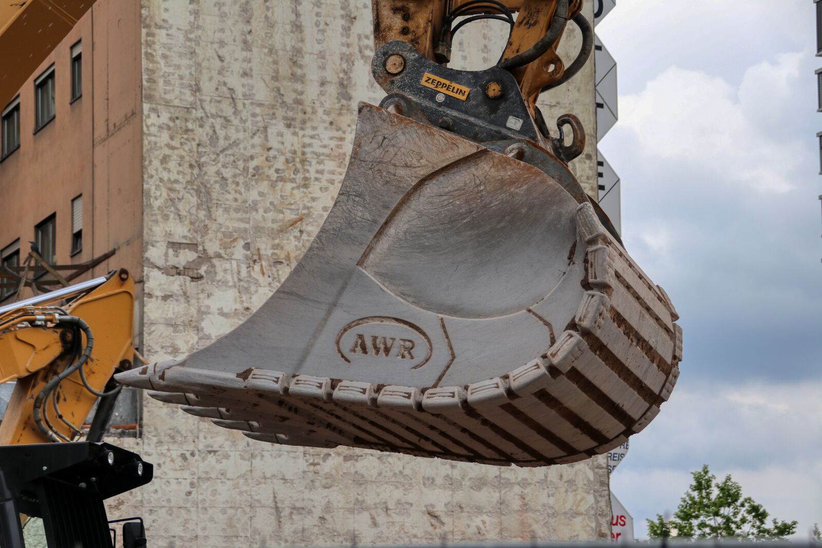 Canon EOS 80D sample photo. Blade, excavators, crash photography