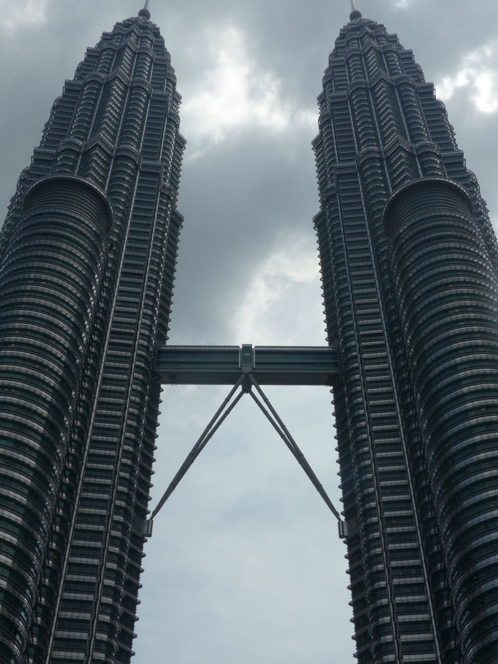 Panasonic Lumix DMC-FZ200 sample photo. Kong kuala, malaysia, petronas photography