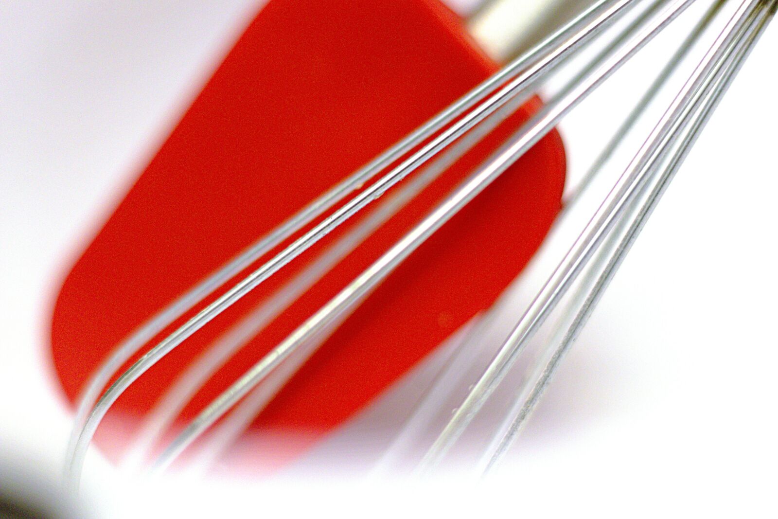 Canon EOS 77D (EOS 9000D / EOS 770D) + Canon EF 50mm F1.8 STM sample photo. Whisk, spatula, bowl photography
