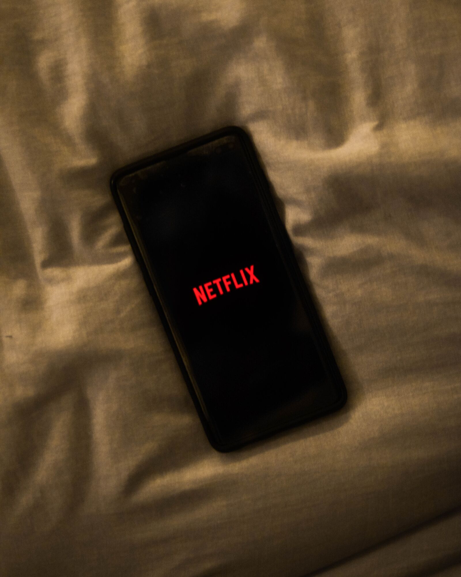Nikon D5300 sample photo. Phone, netflix, celular photography