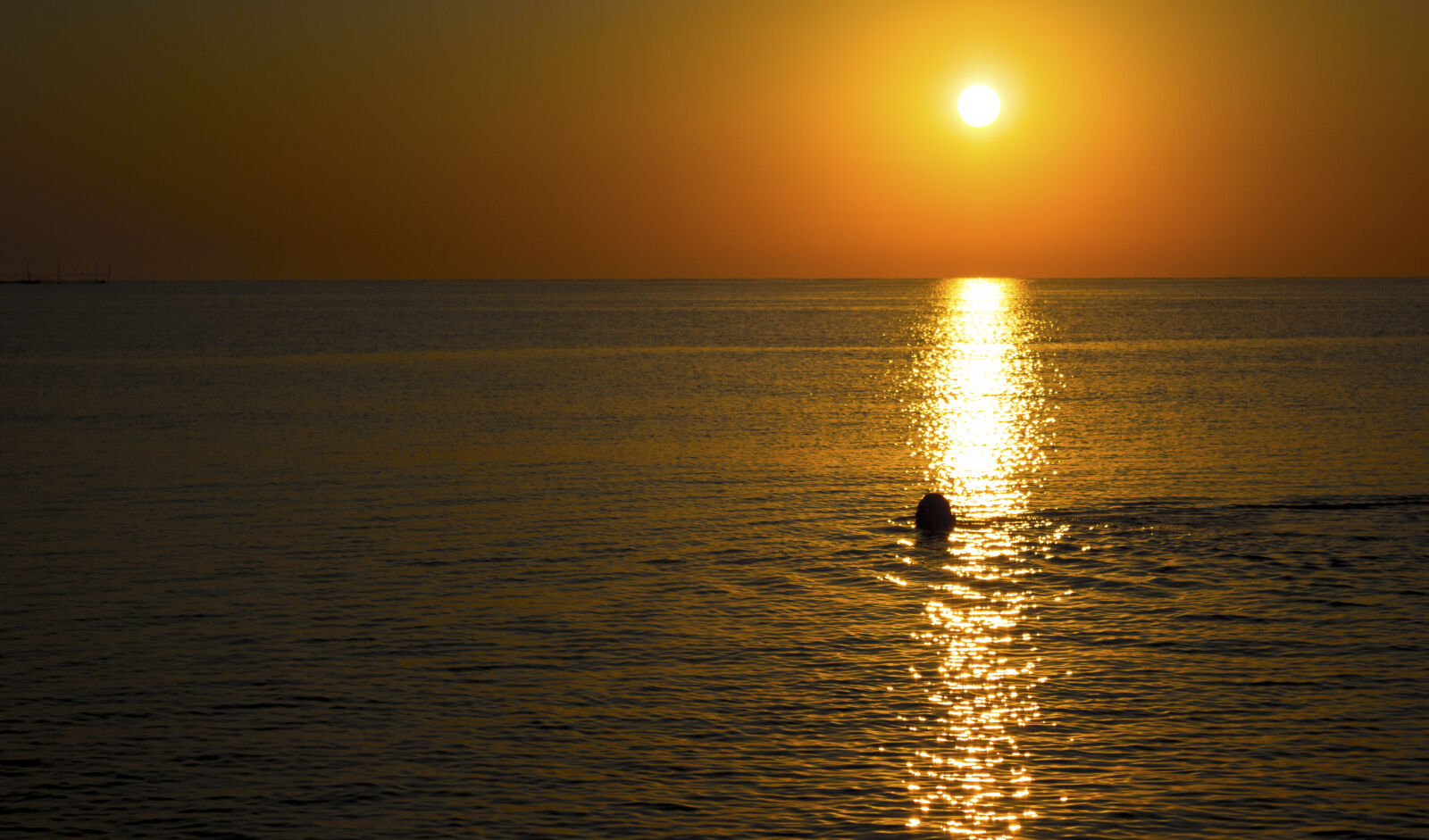 Canon EOS 550D (EOS Rebel T2i / EOS Kiss X4) sample photo. Fun, girls, sea, seascape photography