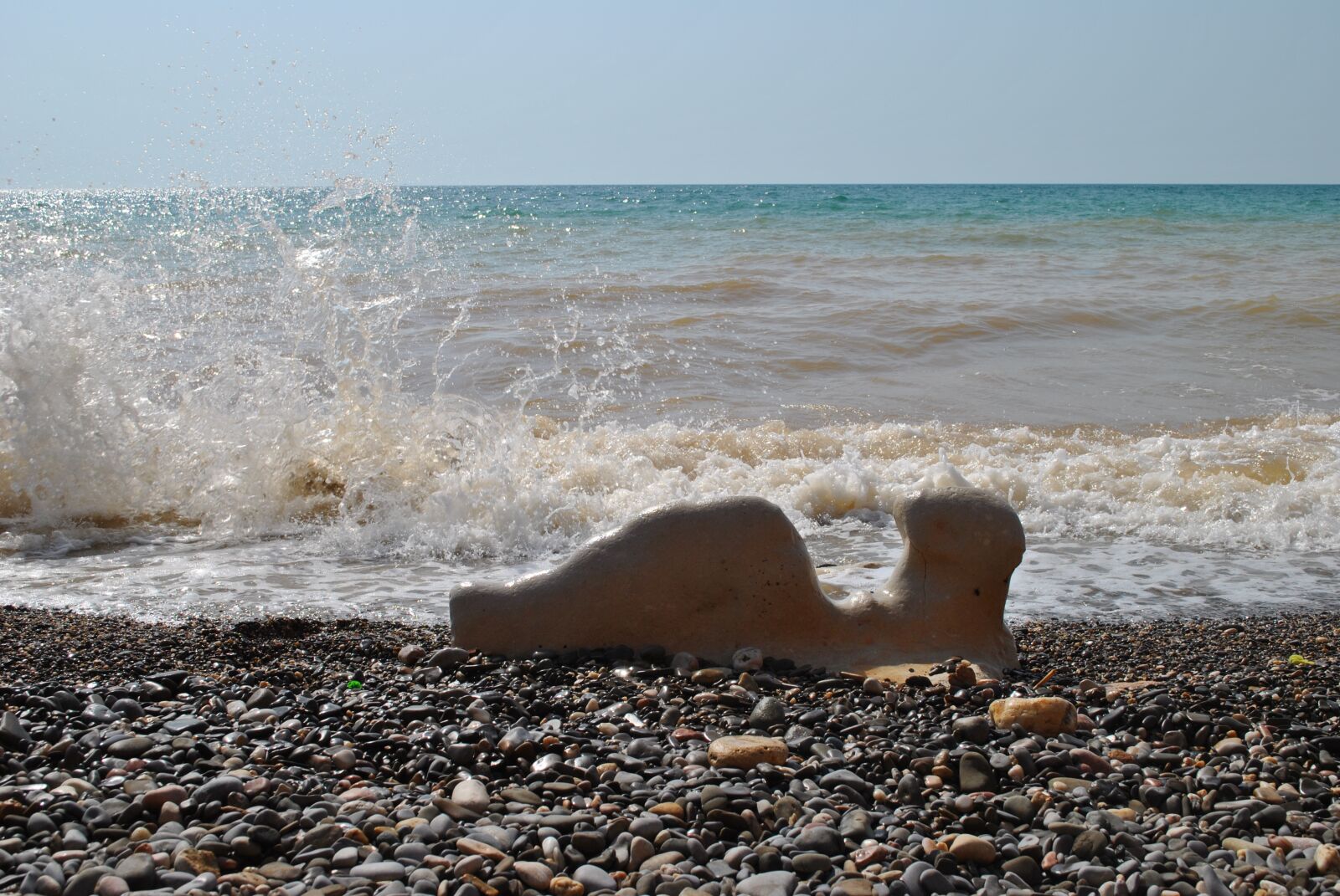 Nikon D3000 sample photo. Sea, spray, beach photography
