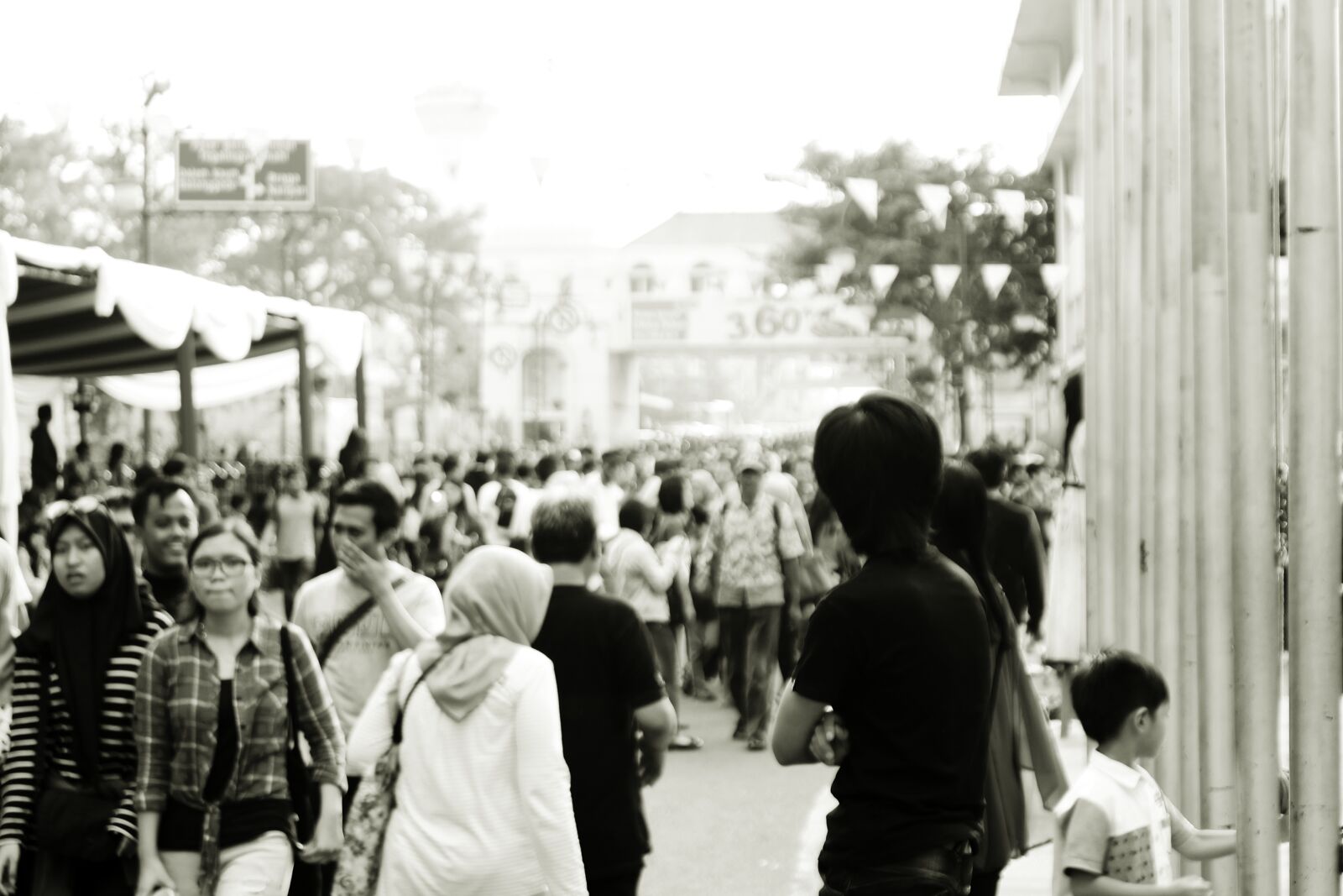Canon EOS 700D (EOS Rebel T5i / EOS Kiss X7i) sample photo. Festival, fun, fair, monochrome photography
