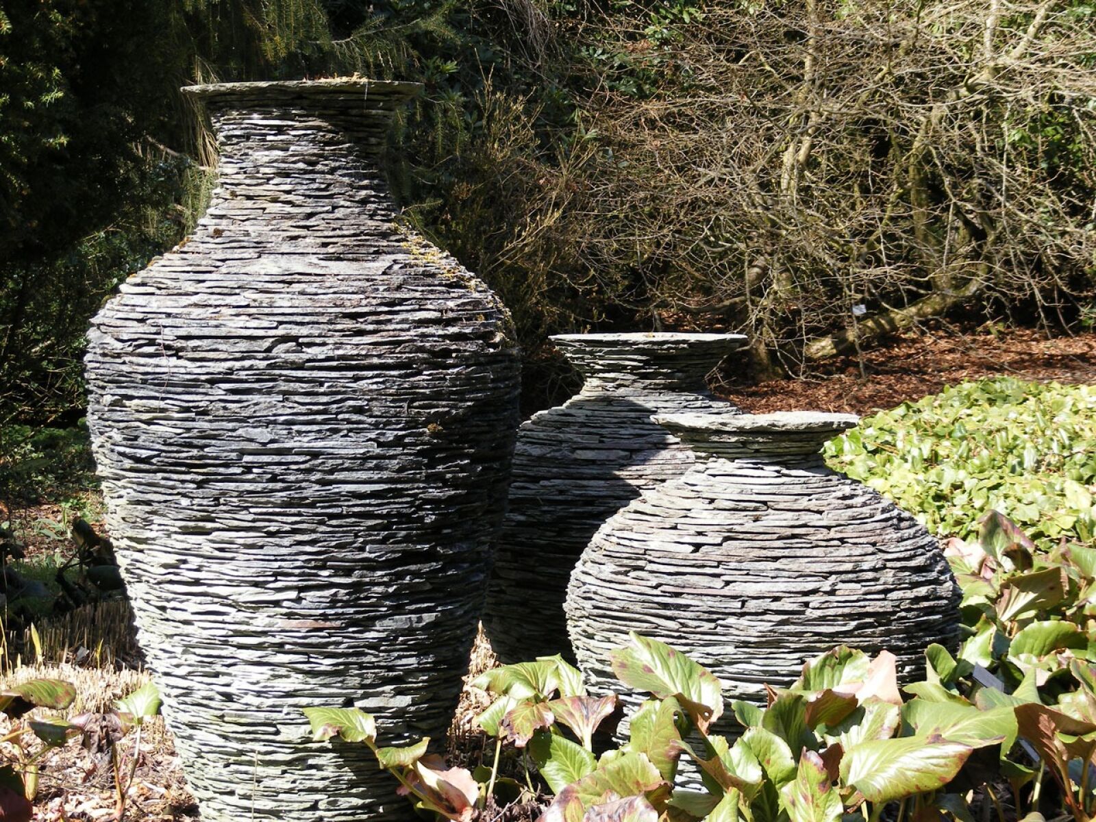 Fujifilm FinePix S5700 S700 sample photo. Urns, slate, greenery photography