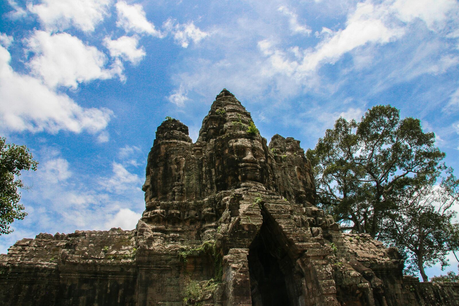 Canon EOS 400D (EOS Digital Rebel XTi / EOS Kiss Digital X) sample photo. Cambodia, ruins, ancient photography
