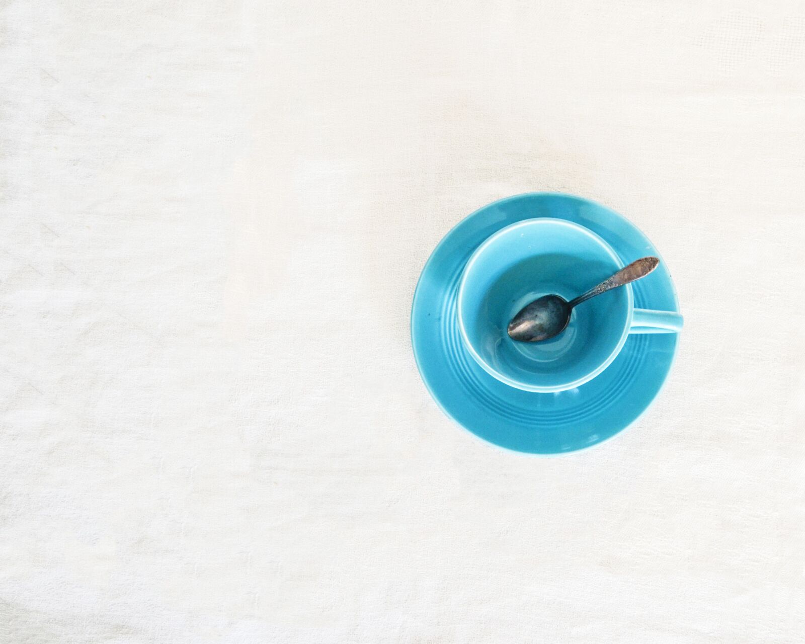 Nikon D5100 sample photo. Desktop, round, color photography