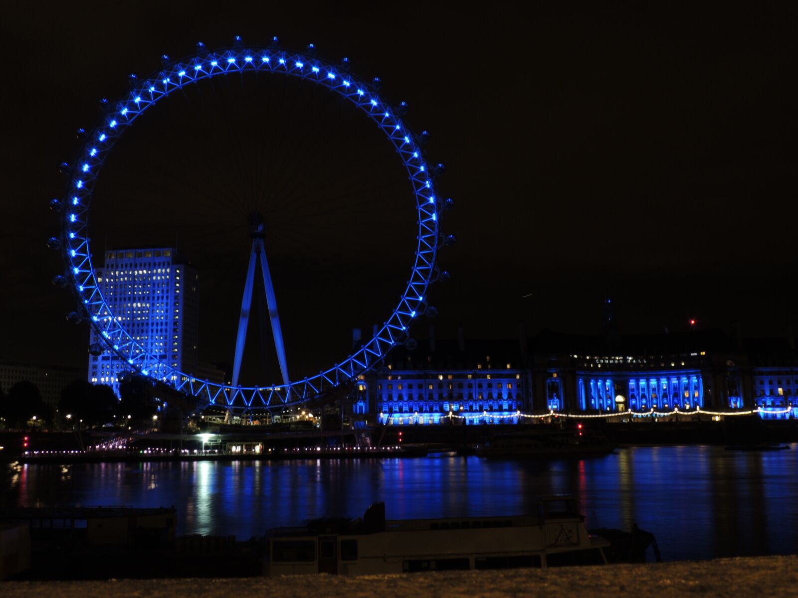Nikon Coolpix P510 sample photo. London, london eye, neon photography