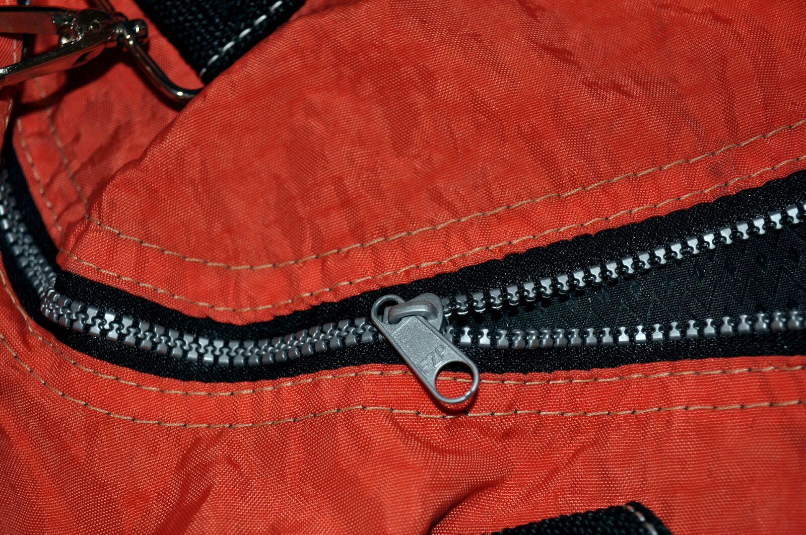Nikon D5000 sample photo. Black, metal, zips, red photography