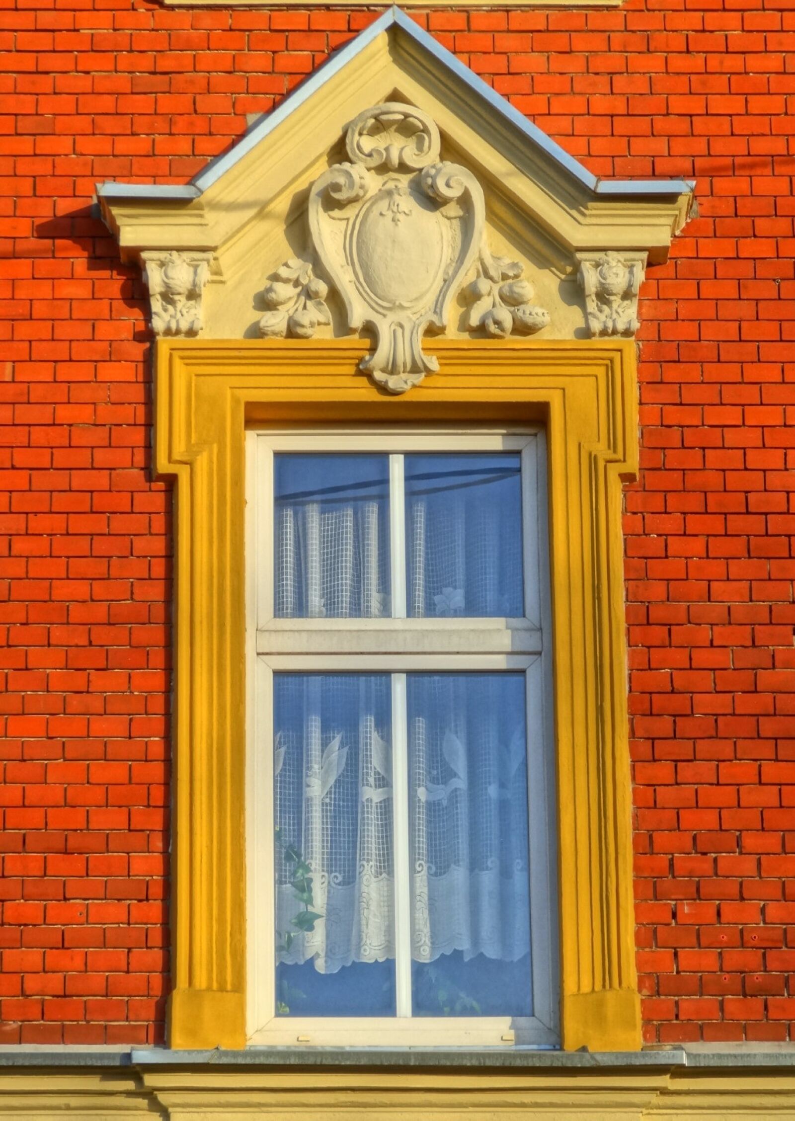 Sony Cyber-shot DSC-HX20V sample photo. Bydgoszcz, windows, architecture photography