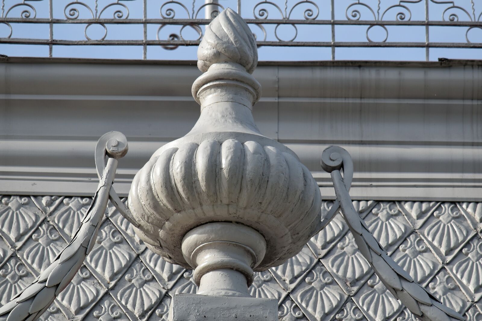 Nikon D5500 sample photo. Art, cast iron, roof photography