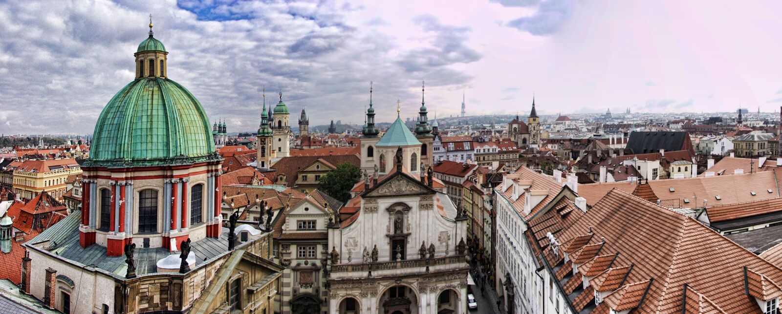 Olympus E-10 sample photo. Prague, panorama, rooftops photography