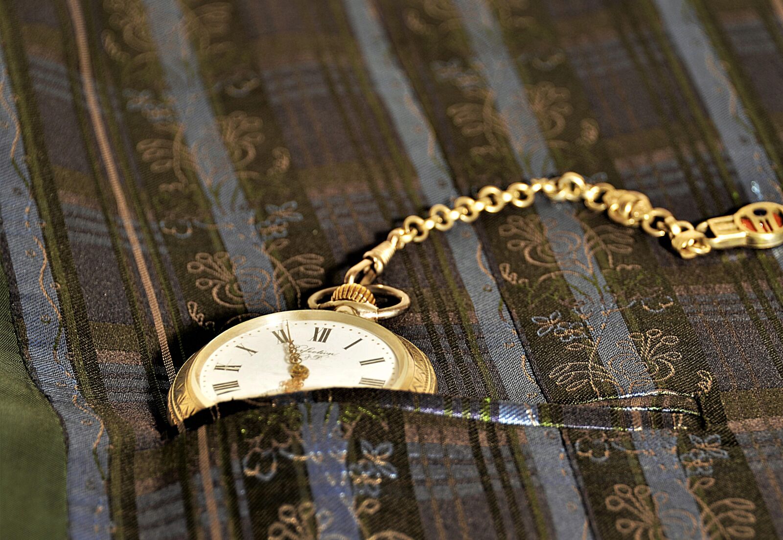 Nikon D610 sample photo. Pocket watch, close up photography