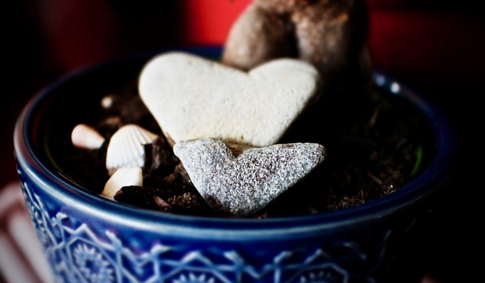 Canon EOS M + Canon EF-M 22mm F2 STM sample photo. Stones, heart, ornament photography