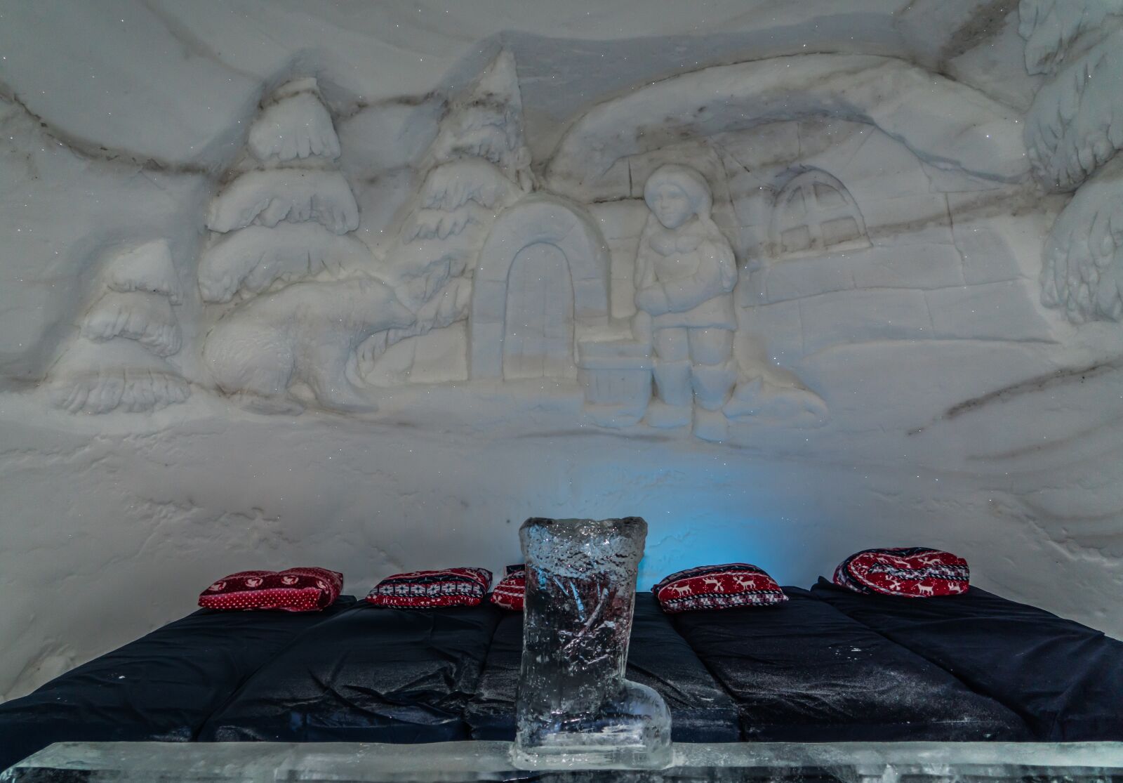 Sony a7R II + Sony FE 24-240mm F3.5-6.3 OSS sample photo. Snowhotel, hotel room, ice photography