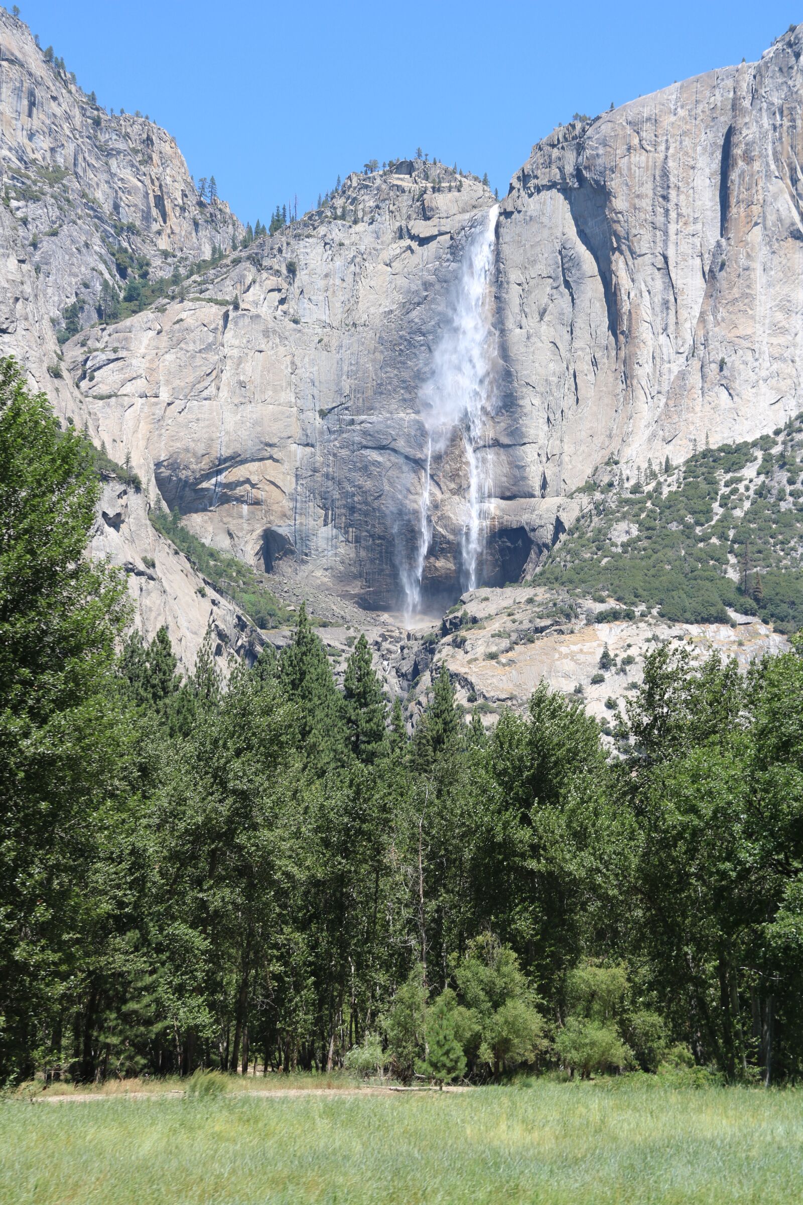 Canon EOS 760D (EOS Rebel T6s / EOS 8000D) + Canon EF-S 18-200mm F3.5-5.6 IS sample photo. Yosemite, waterfall, landscape photography