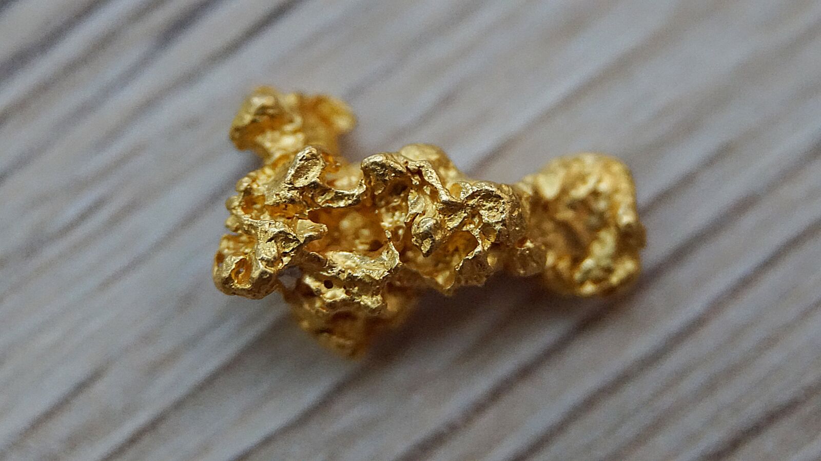 Sony Alpha a5000 (ILCE 5000) sample photo. Gold nugget, gold, nugget photography