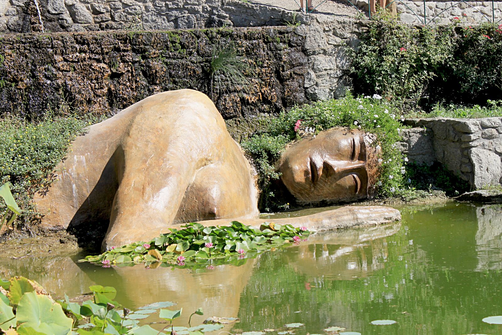 Canon EOS 500D (EOS Rebel T1i / EOS Kiss X3) sample photo. Vegetation, statue, decoration photography