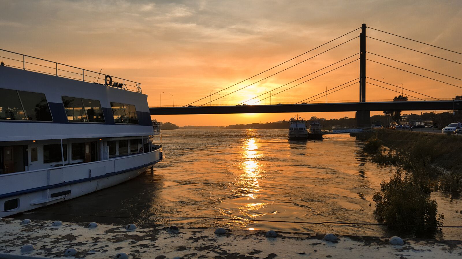 Samsung Galaxy Note5 sample photo. Sunset, solar, marine photography