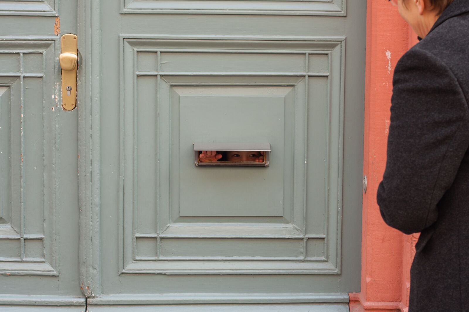 Canon EOS 40D sample photo. Front door, letter-box slot photography