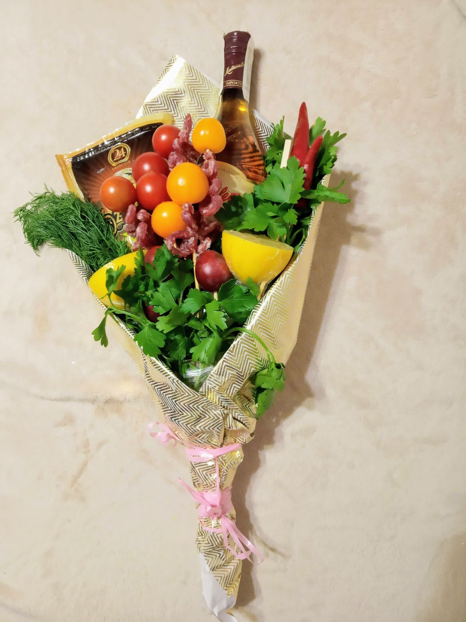 Xiaomi Redmi 6 sample photo. Bouquet, men, holiday photography