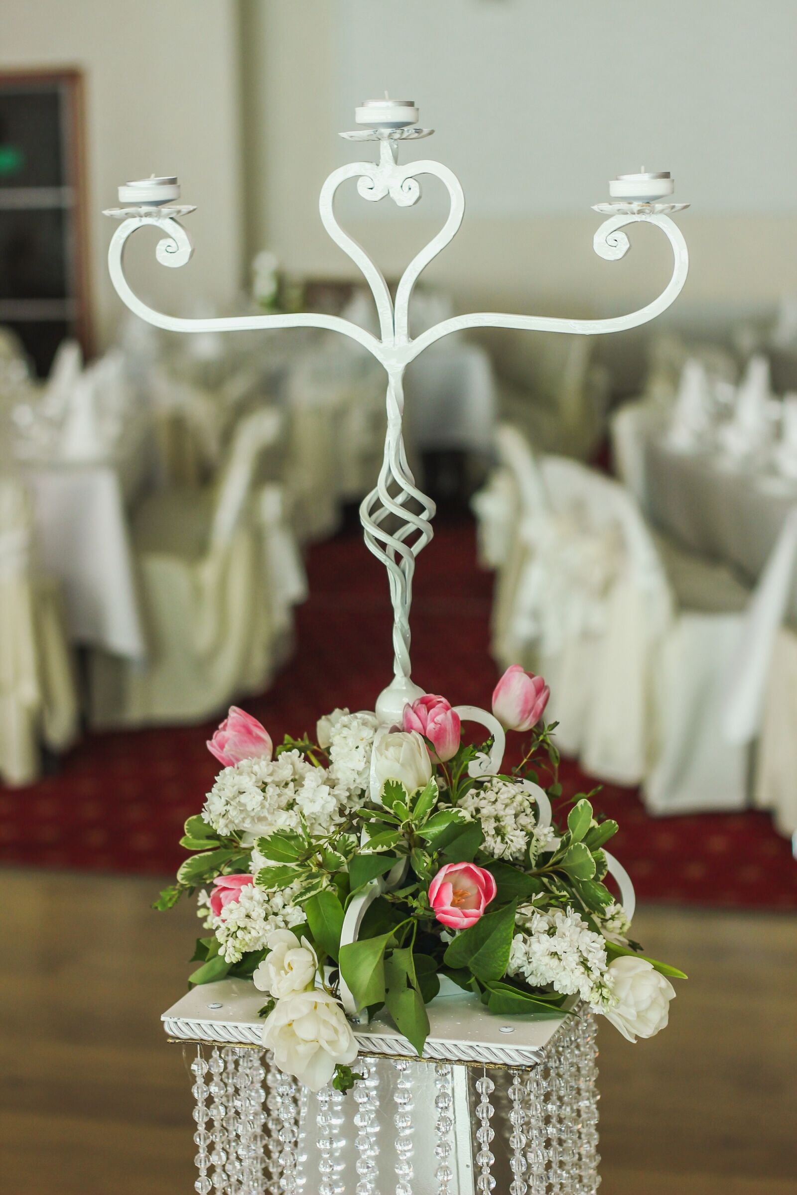 Canon EOS 600D (Rebel EOS T3i / EOS Kiss X5) + Canon EF 50mm F1.8 II sample photo. Decor, flowers, wedding photography