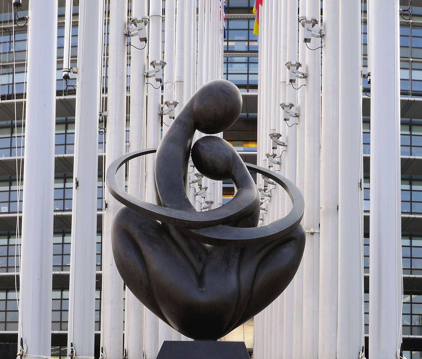 Panasonic Lumix DMC-GH3 sample photo. Sculpture, man, architecture, art photography