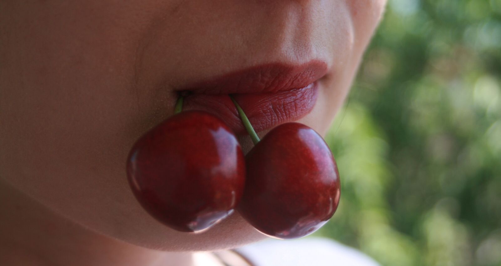 Canon EOS 400D (EOS Digital Rebel XTi / EOS Kiss Digital X) sample photo. Cherry, lips, sweet photography