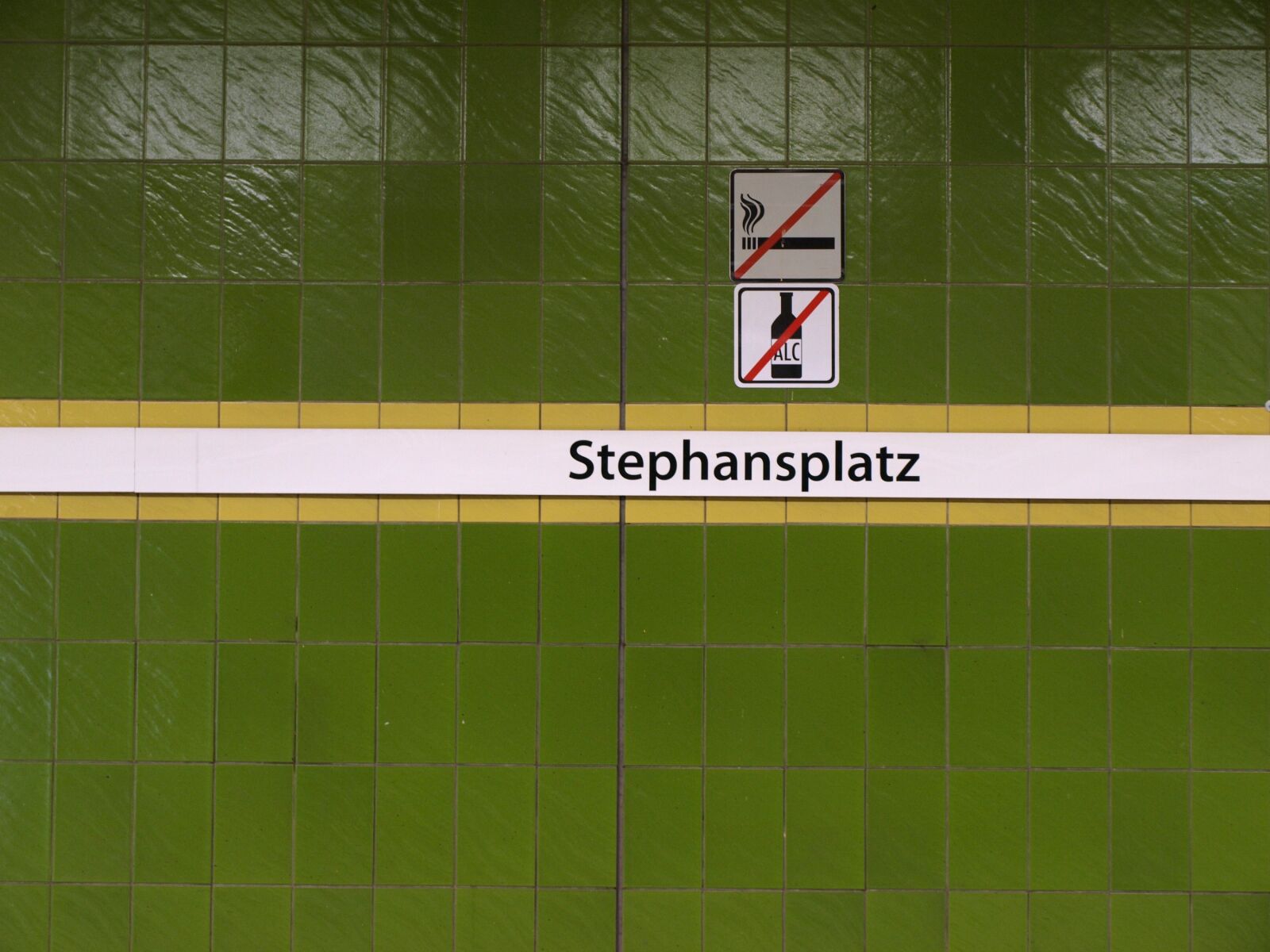 Olympus E-510 (EVOLT E-510) sample photo. Stephansplatz, subway station, stop photography