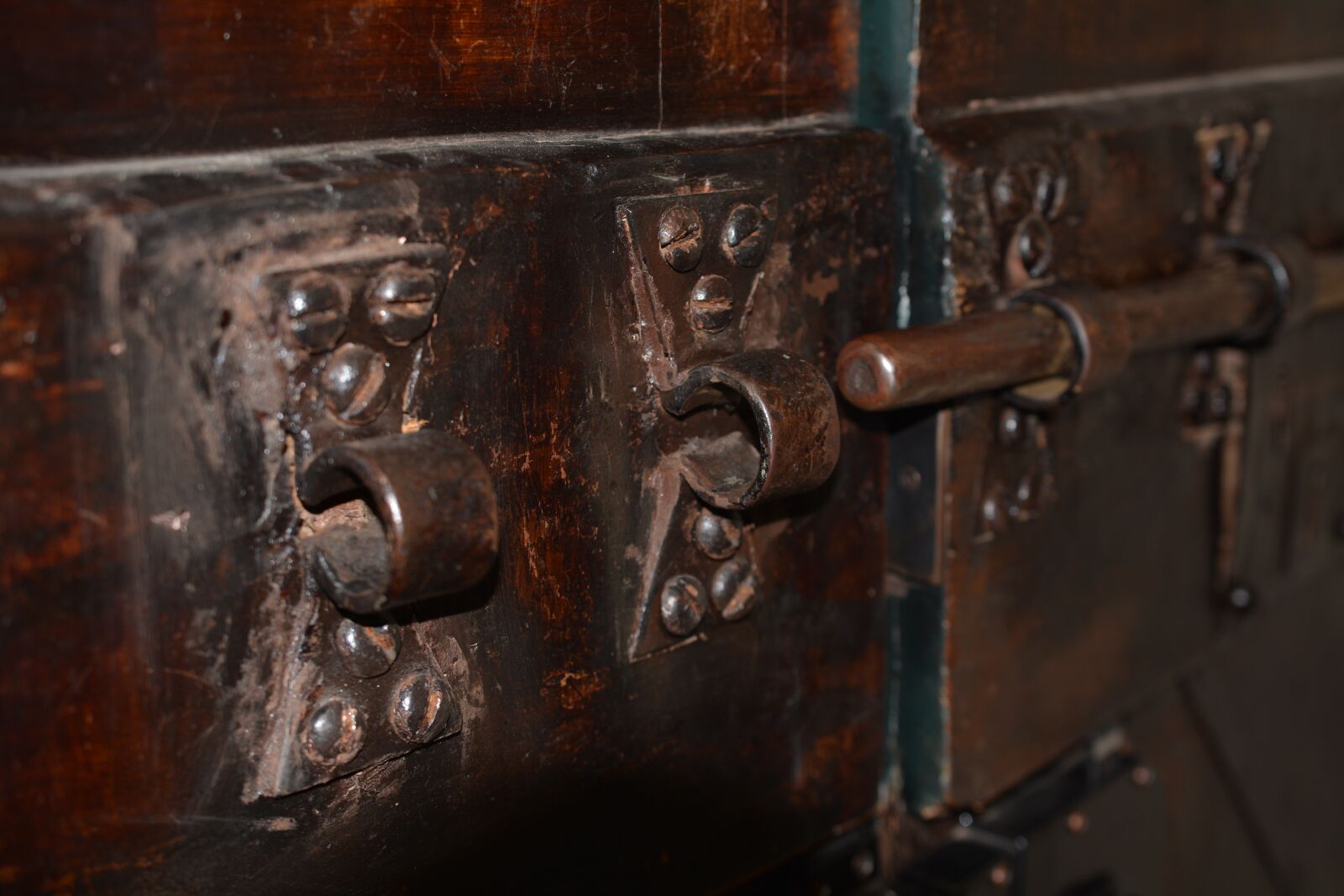 Nikon D7100 sample photo. Bolt, closure, ancient photography