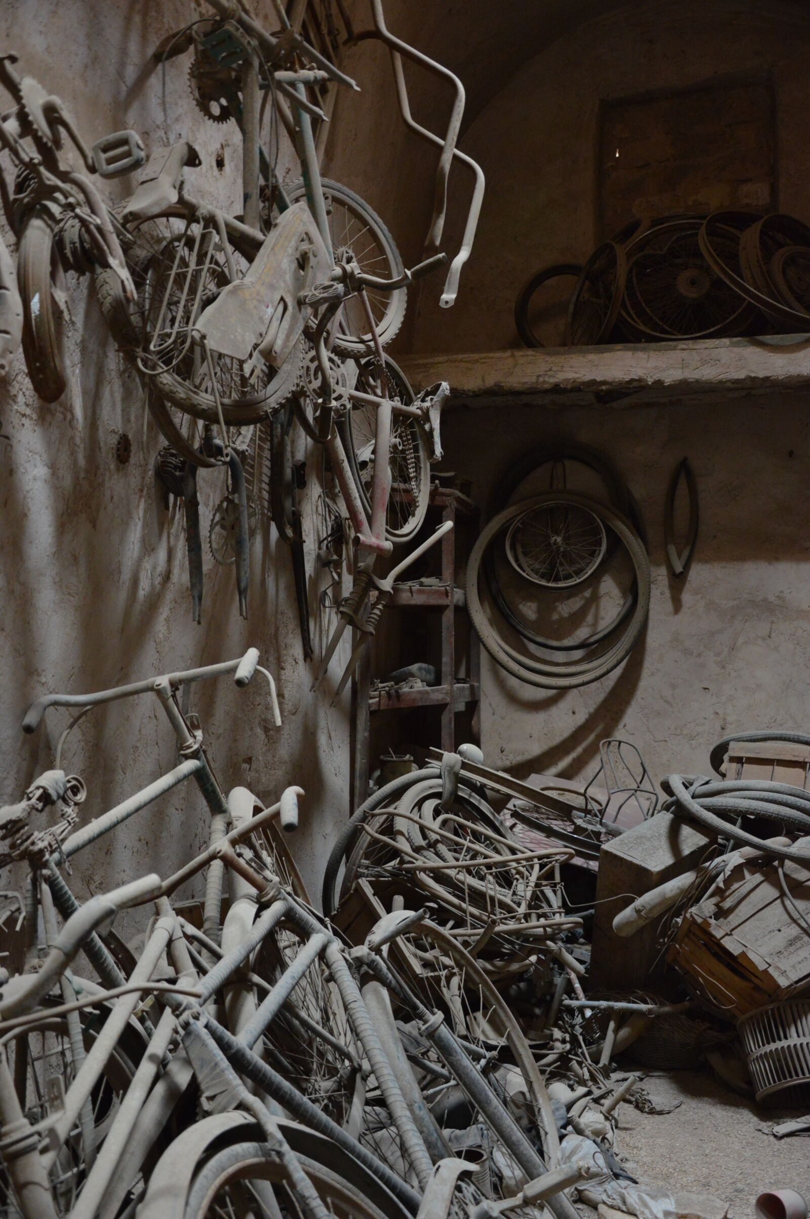 Nikon D3200 sample photo. Chaos, scrap, garbage photography