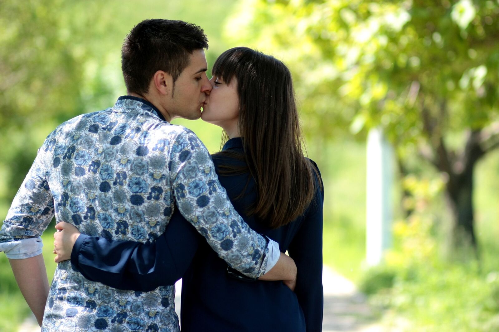 Canon EOS 450D (EOS Rebel XSi / EOS Kiss X2) sample photo. Couple, love, kiss photography