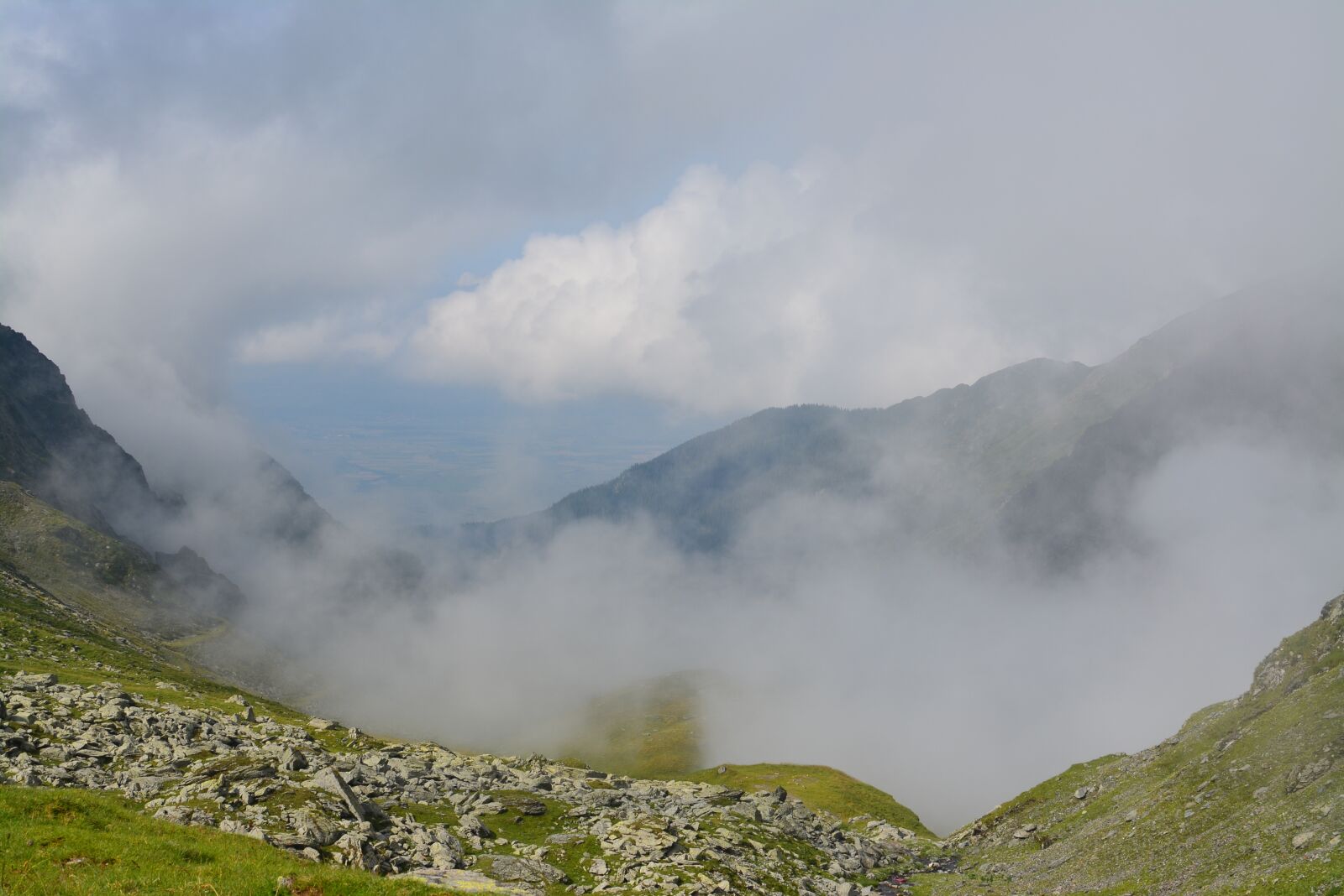 Nikon D5200 sample photo. Mountain, cloud, transfagarasanul photography