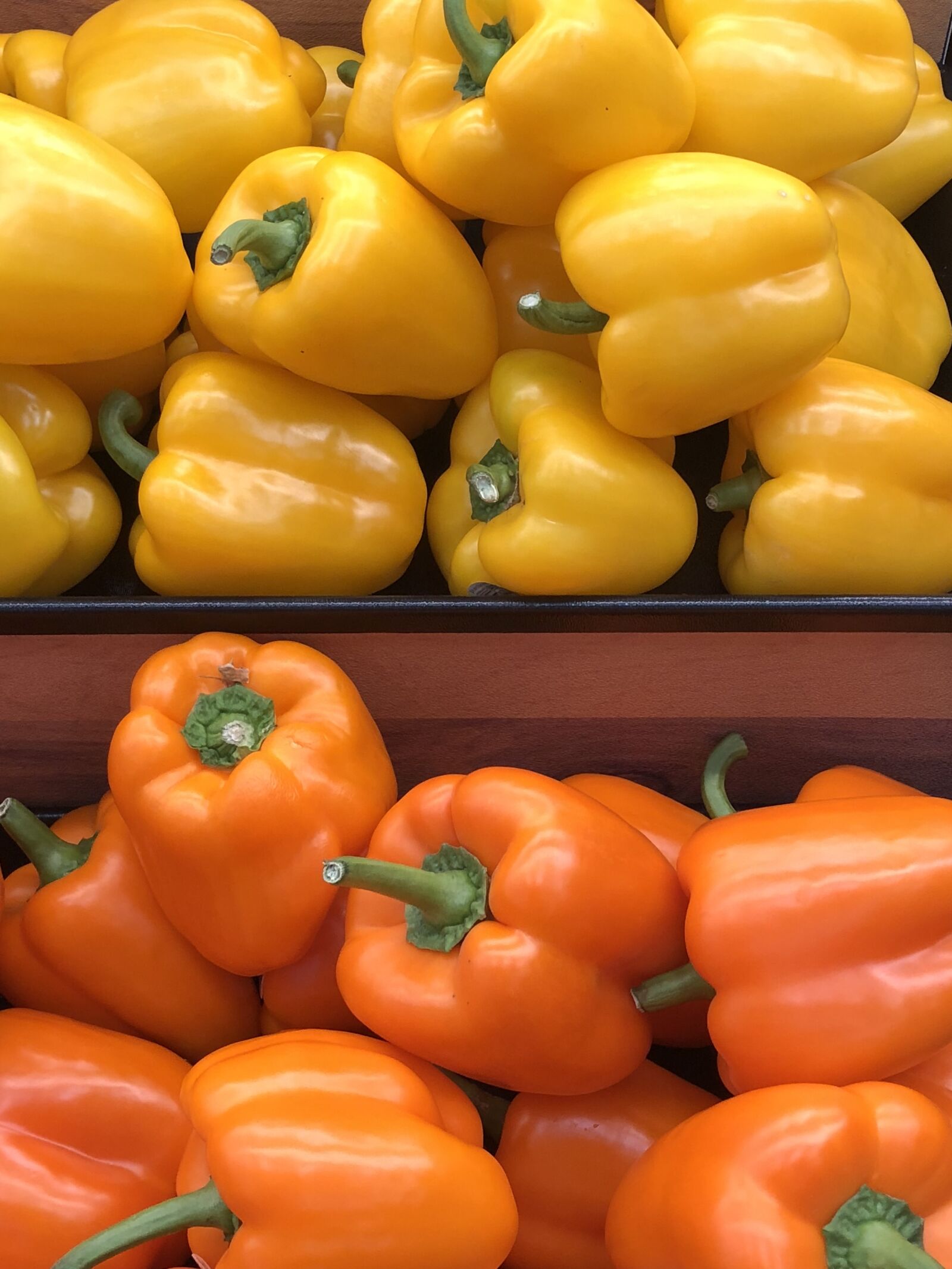 iPhone X back dual camera 4mm f/1.8 sample photo. Bell pepper, yellow, orange photography