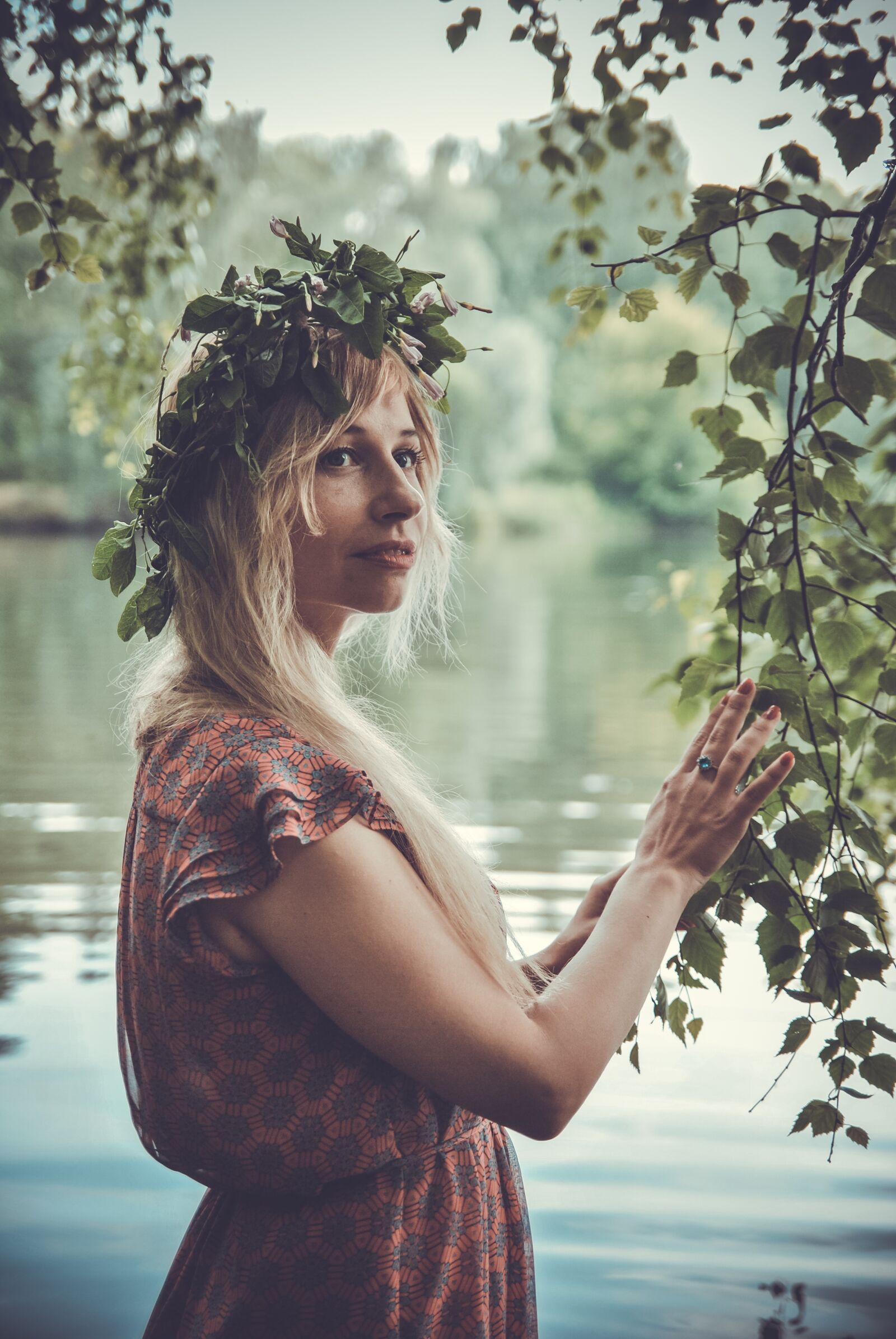 Nikon D3000 sample photo. River, wreath, girl photography