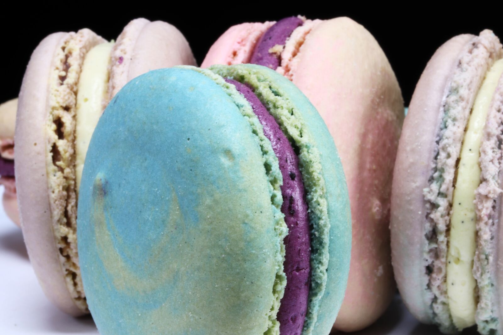 Canon EOS 800D (EOS Rebel T7i / EOS Kiss X9i) + Tamron SP 90mm F2.8 Di VC USD 1:1 Macro sample photo. Macaroon, confectionery, dessert photography