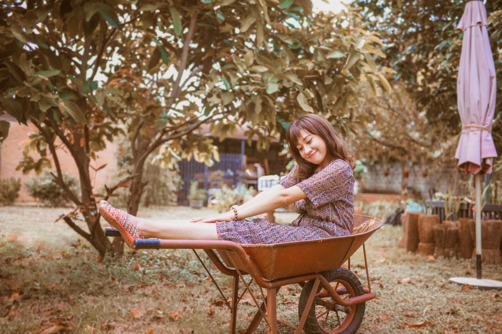 Nikon D700 sample photo. Girl, countryside, rustic photography