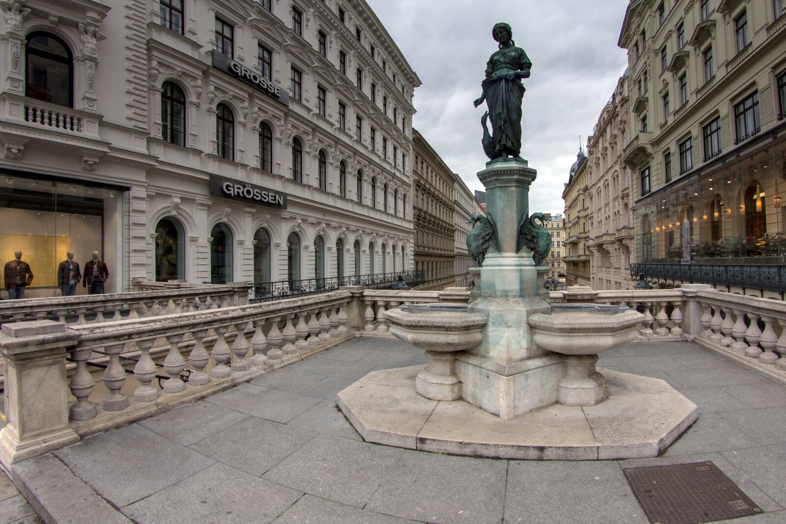 Canon EOS 600D (Rebel EOS T3i / EOS Kiss X5) sample photo. Vienna, downtown, monument photography