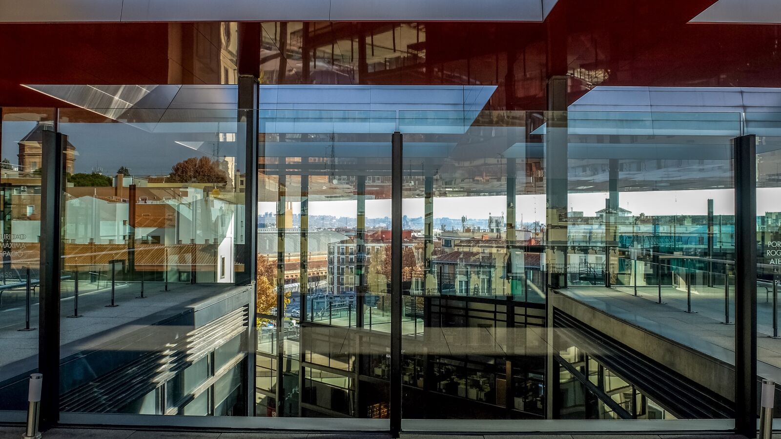 Fujifilm X30 sample photo. Glass, reflection, architecture photography