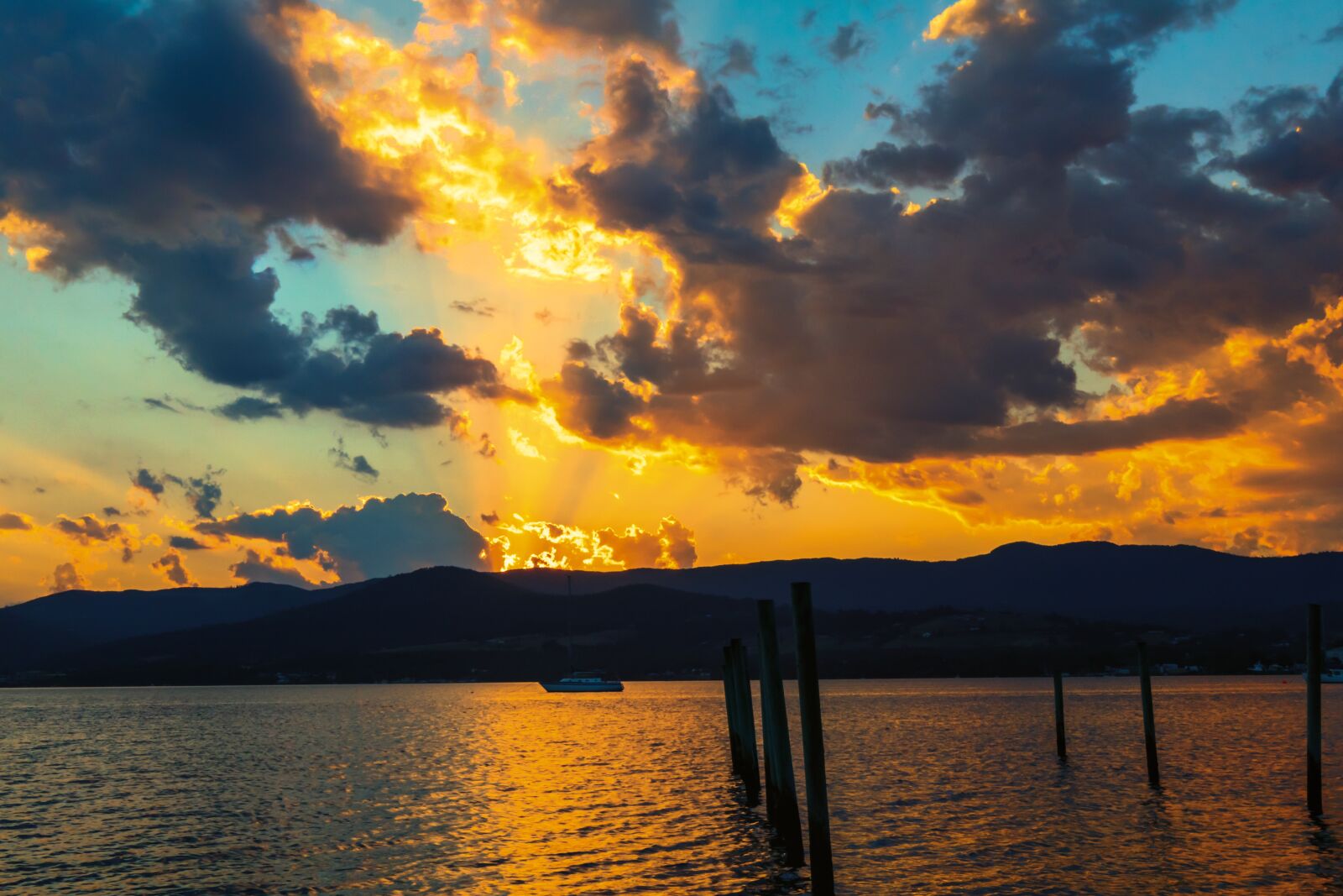 Canon EF 16-35mm F4L IS USM sample photo. Australia, tasmania, sunset photography