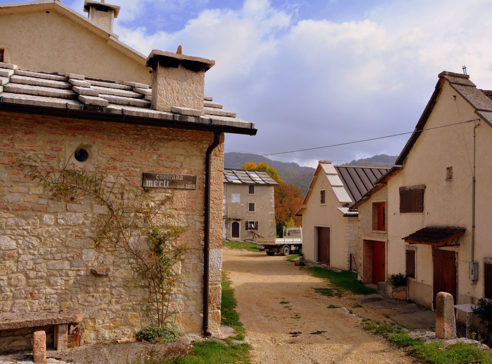 Nikon D7100 sample photo. Borgo, road, houses photography