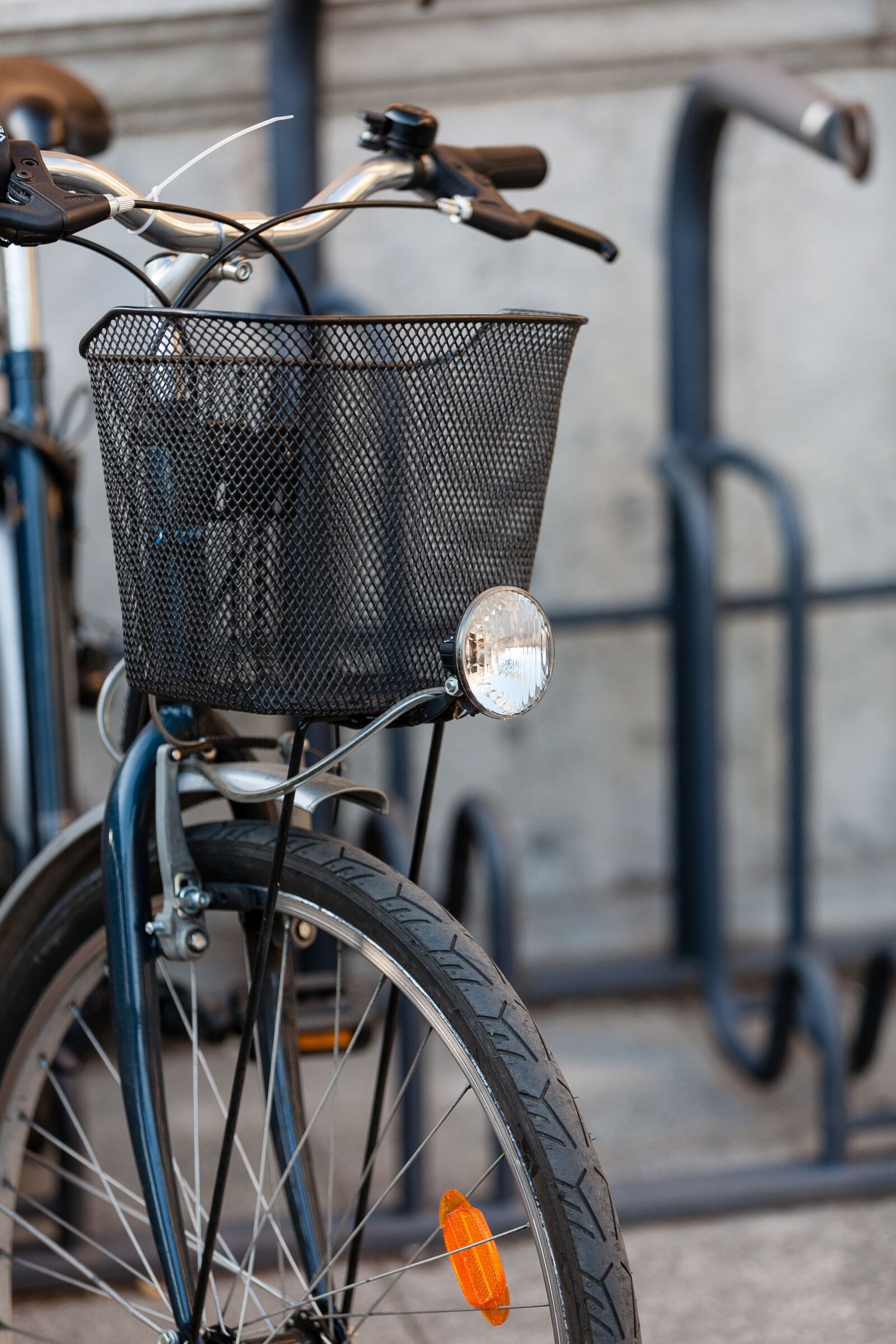Canon EOS 5D + Canon EF 70-200mm F2.8L IS USM sample photo. Bicycle, basket, bell photography