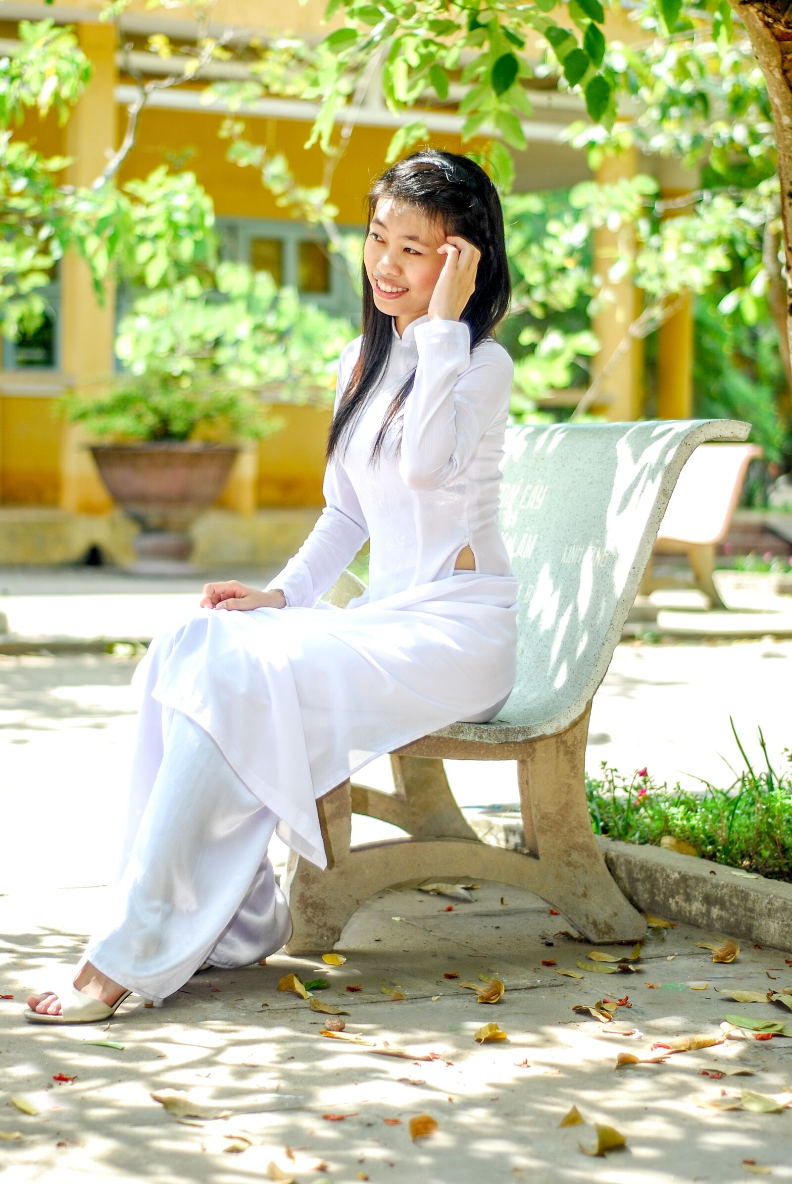 Nikon D80 sample photo. Tunic, white, schools photography