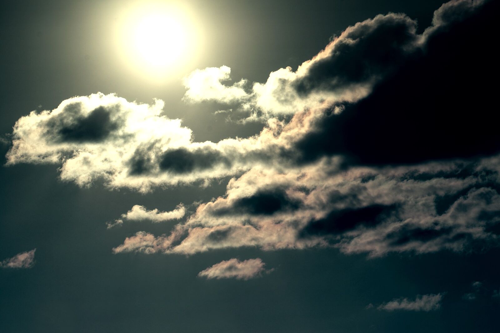 Sony E 55-210mm F4.5-6.3 OSS sample photo. Cloud, sun, evening sky photography