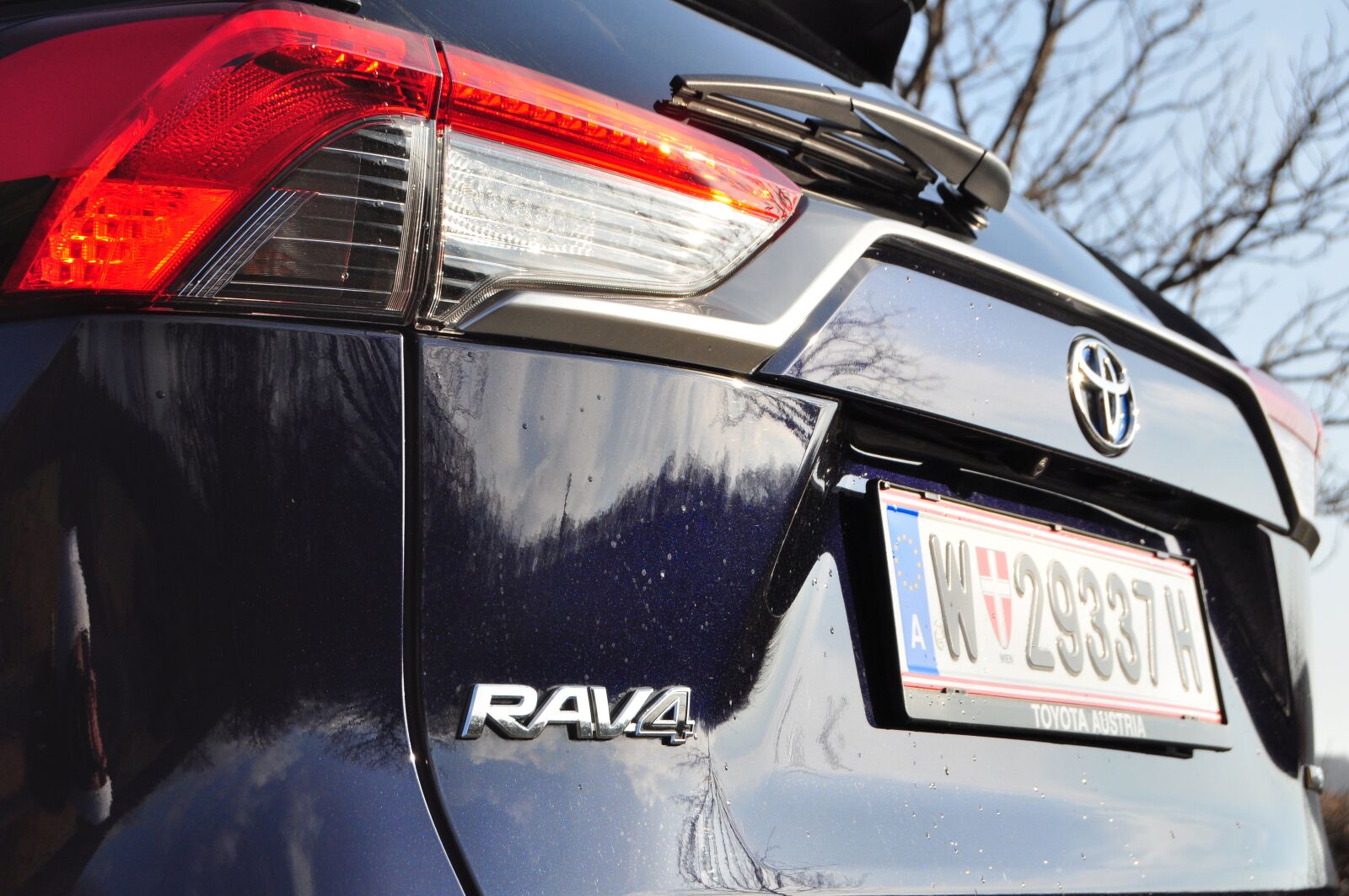 Nikon D5000 sample photo. Toyota rav4, suv, auto photography