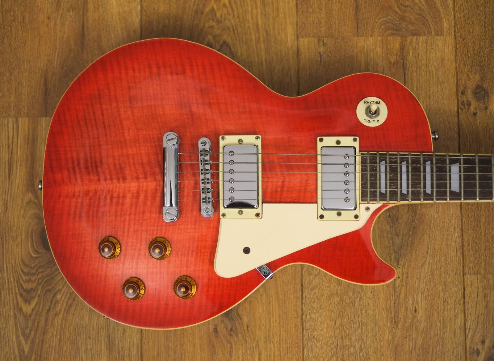 Fujifilm X-E1 + Fujifilm XF 35mm F1.4 R sample photo. Guitar, musical instrument, rock photography