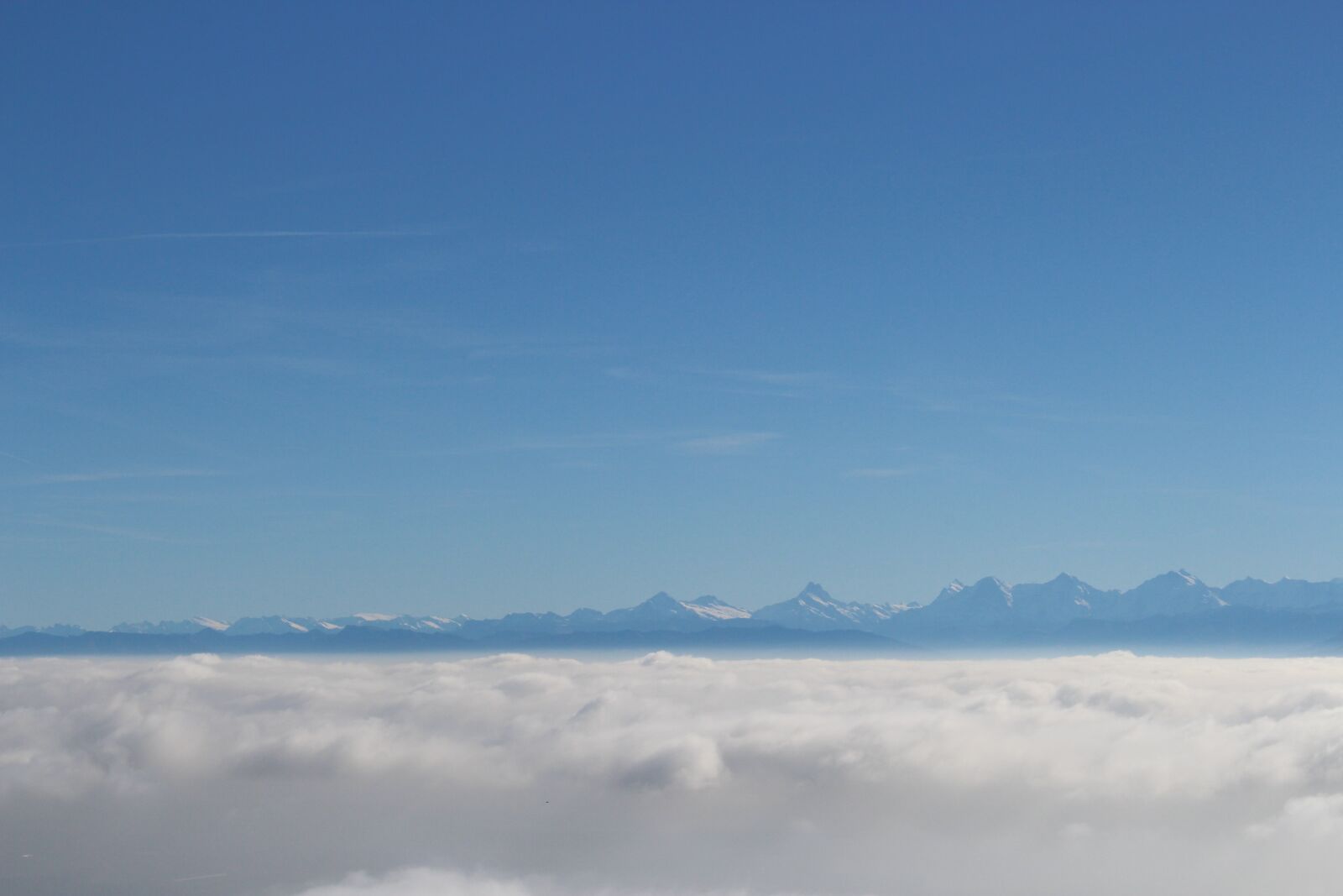 Canon EOS 700D (EOS Rebel T5i / EOS Kiss X7i) sample photo. Sea of fog, mountains photography