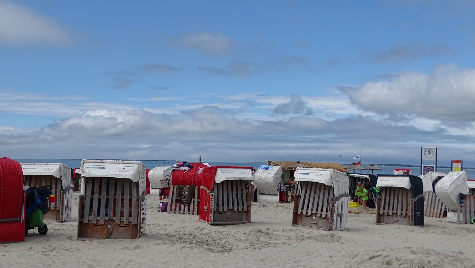 Sony Cyber-shot DSC-HX400V sample photo. North sea, beach, beach photography