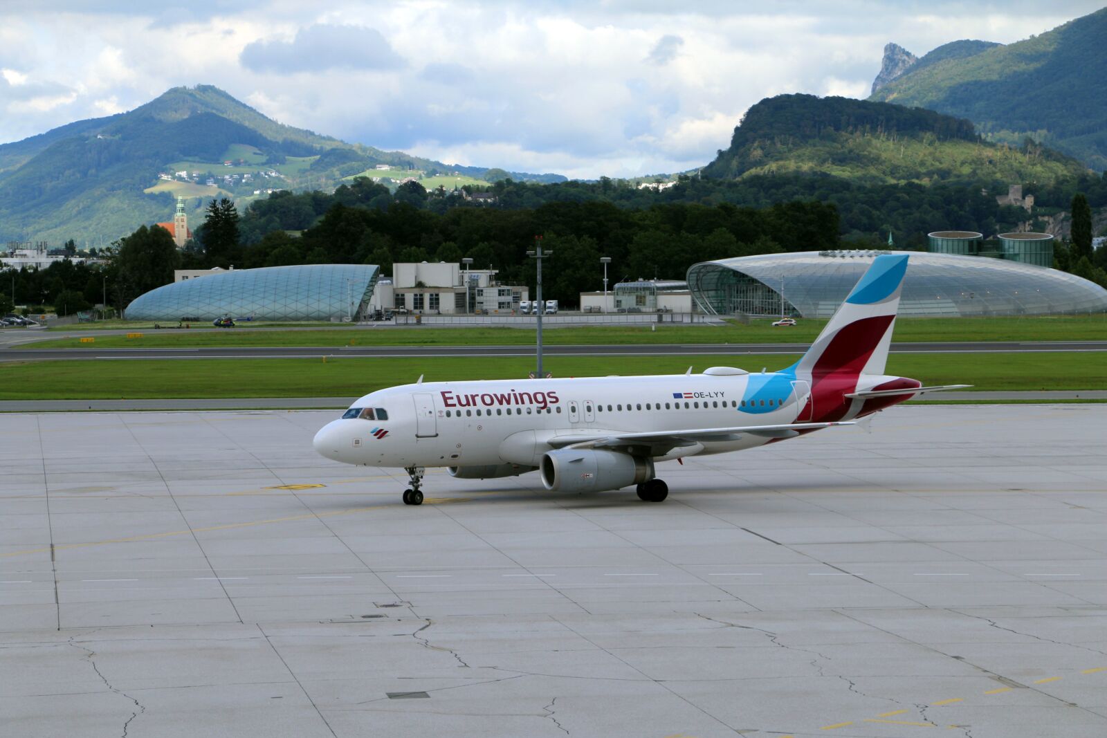 Canon EOS 70D sample photo. Aircraft, eurowings, airport photography